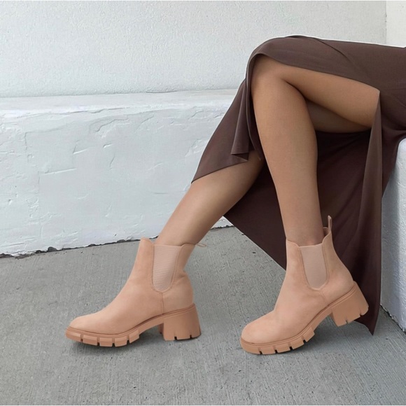 NEW Carcuume Women’s Lug Sole Chelsea Platform Boot Size 9.5 - Picture 1 of 11